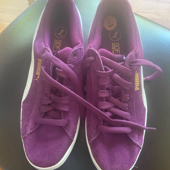 Women’s puma sneakers size 7 - Picture 2 of 2